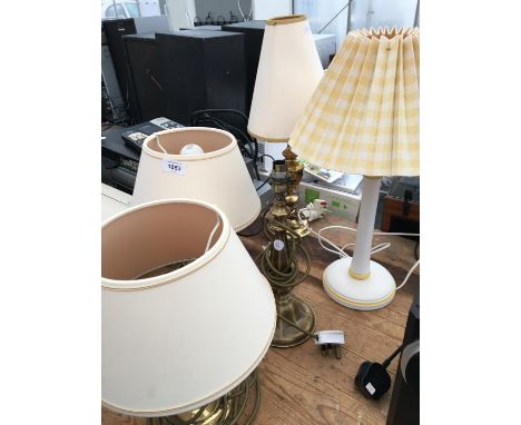THREE BRASS TABLE LAMPS, FURTHER METAL LAMP AND FUTHER GINGHAM SHADED LAMP, BELIEVED IN WORKING ORDER BUT NO WARRANTY 
