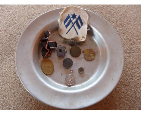 A MESS PLATE, GERMAN 1914-18 MEDAL, MINIATURE COMPASS (POSSIBLY AN ESCAPE EXAMPLE) SILVER TYNE DIVISION MEDAL ETC 