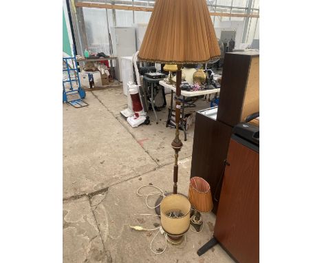 TWO TABLE LAMPS AND A FURTHER WOODEN STANDARD LAMP WITH BRASS DETAIL 