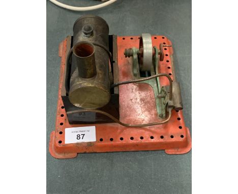A VINTAGE MODEL STEAM ENGINE 