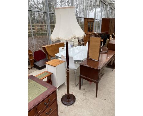 A MODERN STANDARD LAMP COMPLETE WITH SHADE 