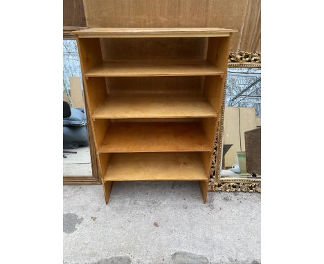 A FOUR SHELF WOODEN STORAGE UNIT (H:135CM W:91CM) 