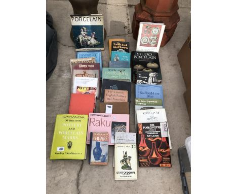 A LARGE ASSORTMENT OF POTTERY AND CERAMIC INFORMATION BOOKS 