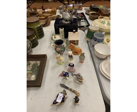 AN ASSORTMENT OF CERAMIC FIGURES TO INCLUDE TWO COALPORT HOUSES AND VARIOUS ROYAL CROWN DERBY (SOME A/F) 