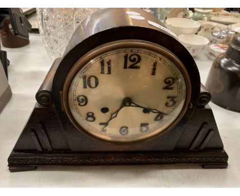 A WESTMINSTER CHIMING MANTEL CLOCK 