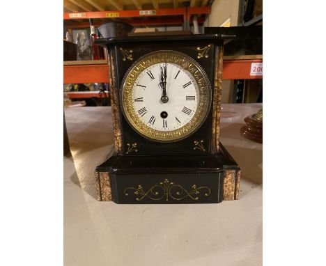 A HEAVY DECORATIVE MARBLE MANTEL CLOCK 