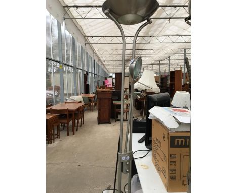 AN UPRIGHT 'MOTHER AND DAUGHTER' CHROME FLOOR LAMP BELIEVED IN WORKING ORDER BUT NO WARRANTY 