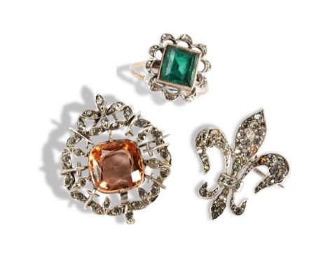 A SPINEL RING AND TWO PASTE SET BROOCHES&nbsp;&nbsp;  AN EDWARDIAN GREEN SPINEL AND DIAMOND RING&nbsp;the square-cut spinel, 