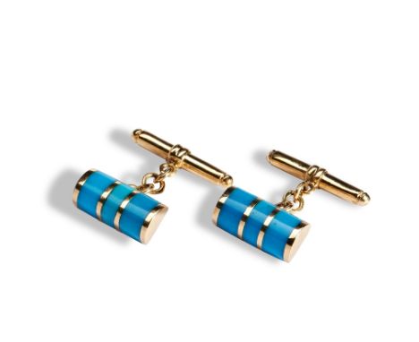 A PAIR OF TURQUOISE AND GOLD CUFFLINKS the domed mount set with three rows of turquoise to a chain link and bar fitting. Mark