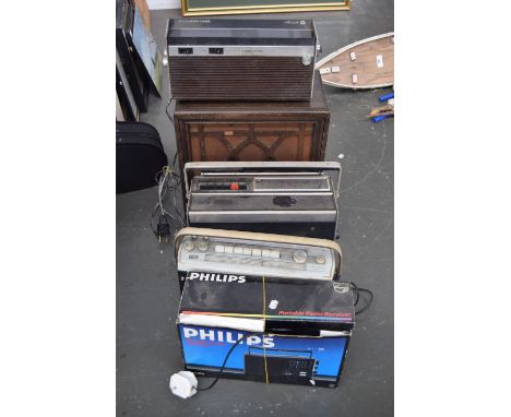 A quantity of vintage radios including Beolit delux, Hitachi, National Panasonic, Philips and a G.Marconi vintage speaker and