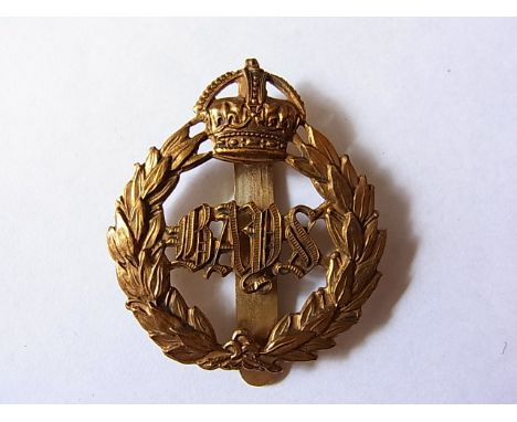 The Queen's Bays (2nd Dragoon Guards) WWI/II Cap badge (Brass, slider) K&K: 737