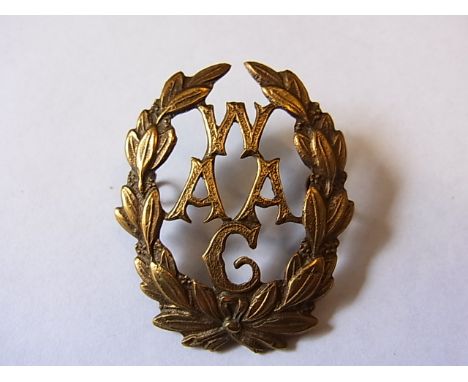 Women's Army Auxiliary Corps WWI Cap badge, KC (Brass, lugs) K&K: 1066