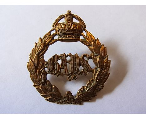 The Queen's Bays (2nd Dragoon Guards) WWI/II Cap badge (Brass, lugs) K&K: 737