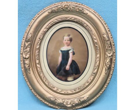 Victorian gilded oval portrait picture of a young girl. 27 x 24cm Used condition, unchecked