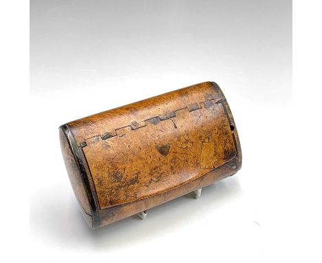 A Victorian amboyna large snuff box, with wood hinge and inset shield, width 13.6cm.