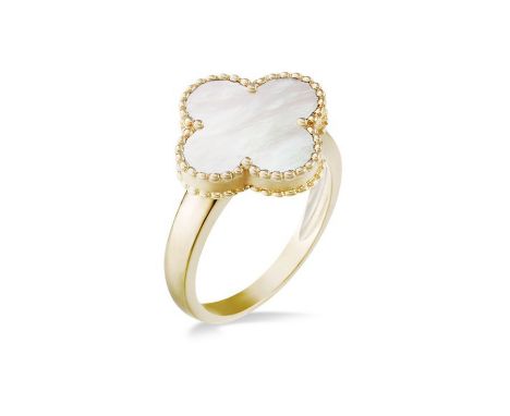 **ON SALE**&nbsp;Four Leaf Clover 9ct Yellow Gold Mother Of Pearl Ring
&nbsp;
&nbsp;
Metal: 9ct Gold ( 2.3 grams )&nbsp;
Vat 