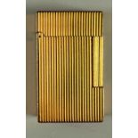 S.T. Dupont Feuerzeug goldfarben, ca. 6,2cm hoch