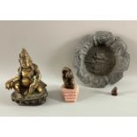 Konvolut Asiatika, darunter Bronze Figuren und Teller, 4 Positionen
