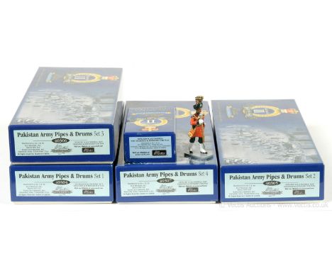 Britains Modern Issues - Collectors Club Golden Jubilee Series, 2004, comprising: Set 40303 - Pakistan Army Drum Major, Set 4