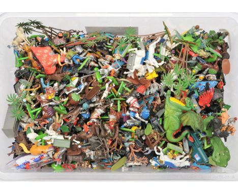 Herald &amp; Britains, Military Ranges, 1960's - 1990's Issues, comprising: A Quantity 500+ Vintage Plastic Issue pieces of H