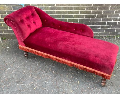 A vintage chaise lounge. 162cm 
