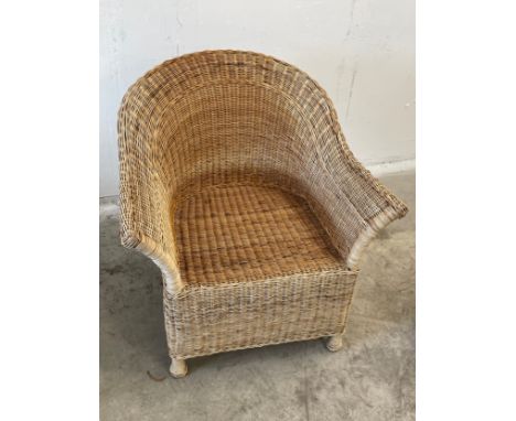 A 3 piece wicker suite. Sofa measures 140x82x87cm 