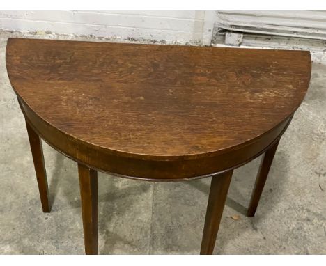 A vintage oak lift up D-End side table. 84x41x76cm 