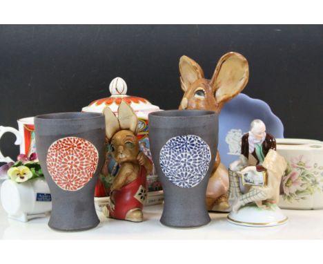 Small collection of vintage ceramics to include a Sadler Teapot with mug, Pendelfin rabbits etc