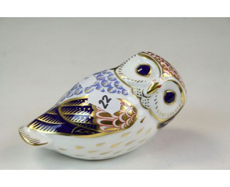 Royal Crown Derby ceramic Paperweight in the form of an Owl with Gold stopper to base, approx 13cm long