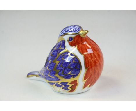 Royal Crown Derby ceramic Paperweight in the form of a Robin, with Gold stopper, stands approx 7cm