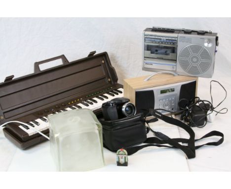 Box of mixed collectable's including Yamaha PS3 keyboard, vintage Philips radio/cassette player, cube lamp, camera and DAB ra