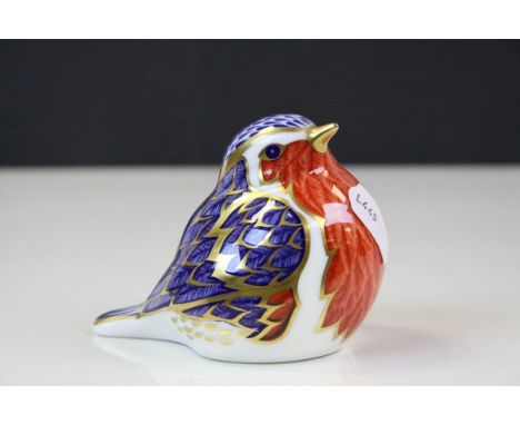 Royal Crown Derby ceramic Paperweight in the form of a Robin, with Gold stopper to base &amp; approx 7cm tall