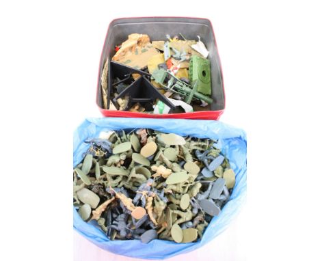 Collection of vintage toy Soldiers to include Britains