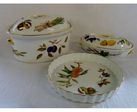 Royal Worcester 'Evesham' lidded tureens & dish