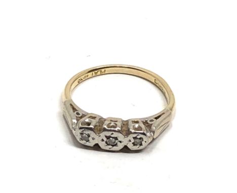 18ct Gold &amp; platinum vintage diamond three stone ring (3.1g) 