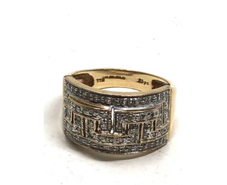 9ct gold diamond ring (4.1g) 