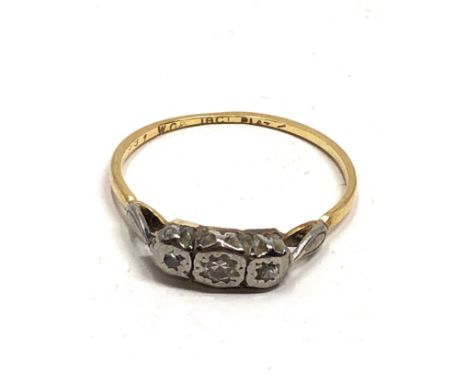 18ct Gold &amp; platinum vintage diamond three stone cathedral setting ring (1.7g) 