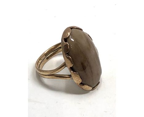 9ct Gold vintage agate cocktail ring (7.3g)