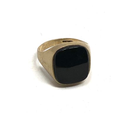 9ct gold onyx signet ring (5.4g) 