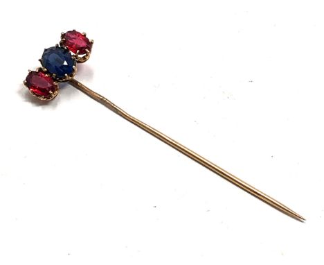 Antique 9ct gold synth sapphire &amp; ruby stick pin  measures approx 5.7cm long weight 1.9 g 