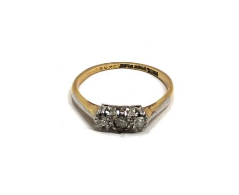 18ct Gold &amp; platinum vintage diamond three stone ring (2.2g) 