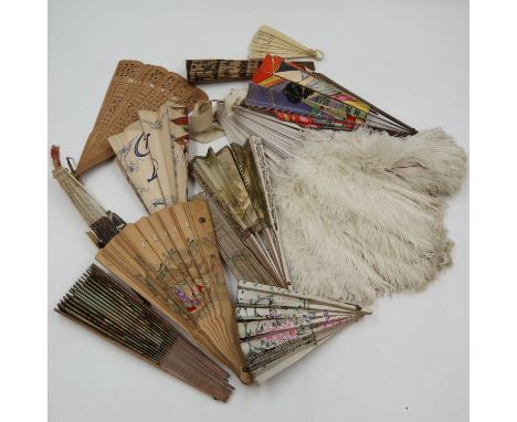 Collection of concertina hand-fans including Art Deco period and ostrich feather examples. UK P&amp;P Group 2 (£20+VAT for th