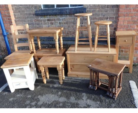 THREE SMALL PINE TABLES WITH TURNED LEGSa pine trunk, an oak nest of tables and other modern small furniture