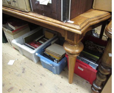 Continental cherry wood and crossbanded extending dining table on turned tapering supports, 86ins x 47ins, with single extra 