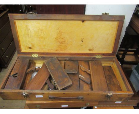 Collection of antique and later woodworking tools to include various moulding planes (two by Mosley), an early tooth plane, a