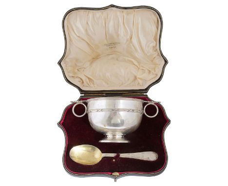 A George V cased silver porringer and spoonfirst London, 1911, Goldsmiths and Silversmiths Co Ltd, of plain form with twin le