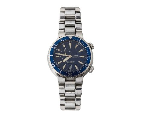 A gentleman's Oris stainless steel automatic Diver's wristwatch ref 7609circular blue wave with raised silver hour dagger mar