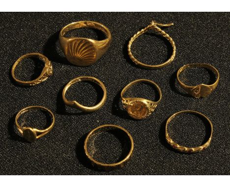 A 9ct gold wishbone ring, a 9ct gold signet ring, other 9ct gold rings, assorted, 15g (9) 