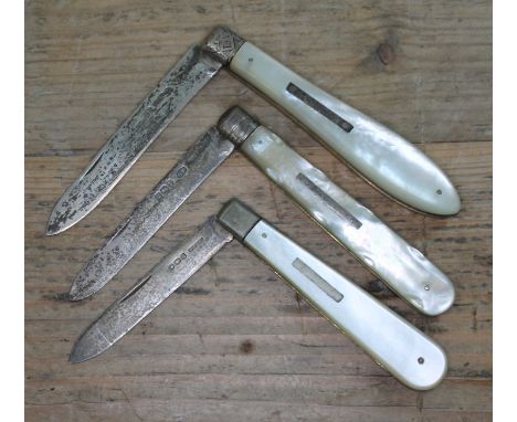 3 hallmarked silver and mother of pearl penknives.  1901, Birmingham, George Unite1892, Sheffield, Arthur Worral Staniforth 1