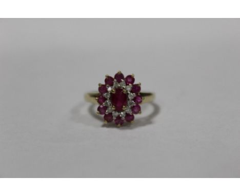 A HALLMARKED 9 CARAT GOLD DRESS RING SET WITH RUBY STYLE STONES, RING SIZE P, APPROX WEIGHT 2.3G 